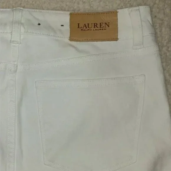 Lauren-Ralph Lauren Ladie's white denim Jeans in size 4 , 29" Waist - Picture 2 of 8